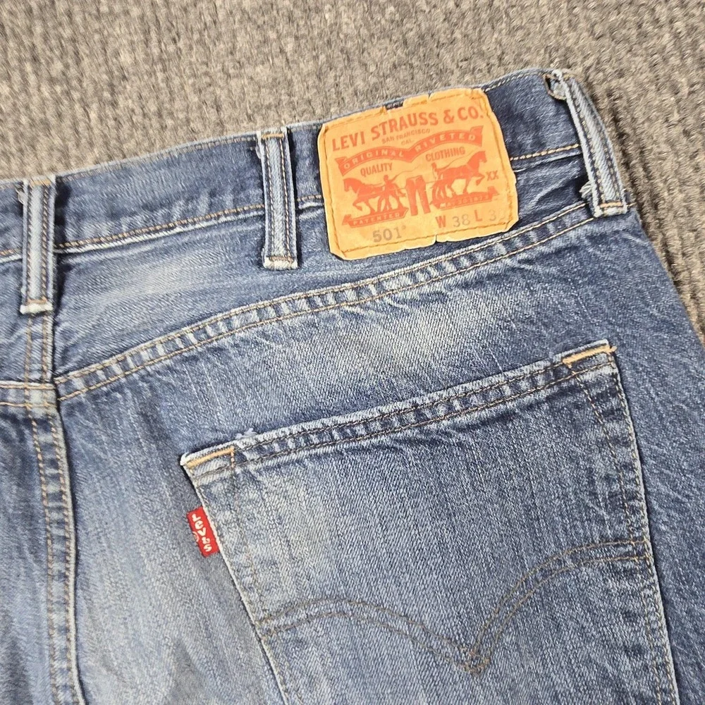 Levis 501 Jeans Mens 38x30 Blue Medium Wash‎ Straight Leg Button Fly Faded 36x28